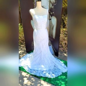 SOLD....Lace Wedding dress